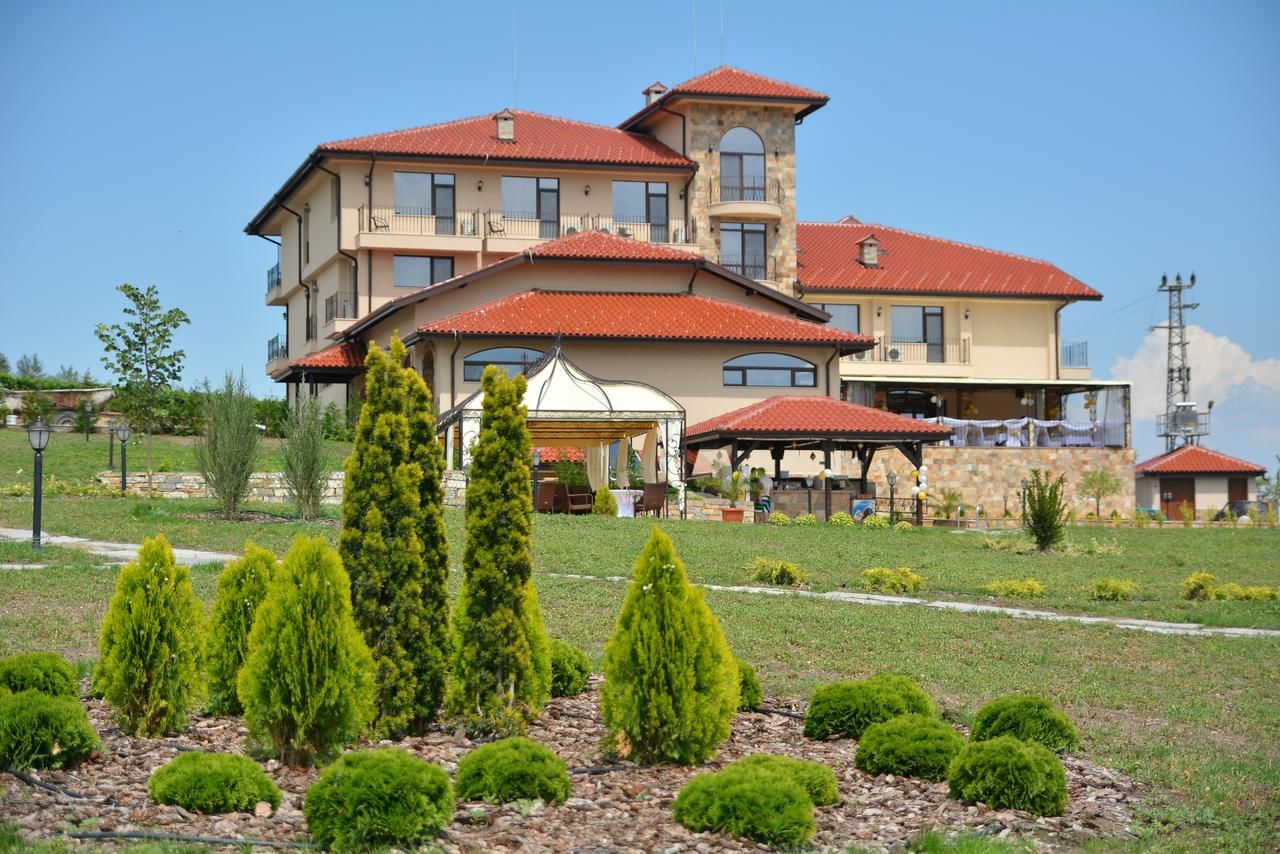 Отели типа «постель и завтрак» Chateau-Hotel Trendafiloff Chirpan-4