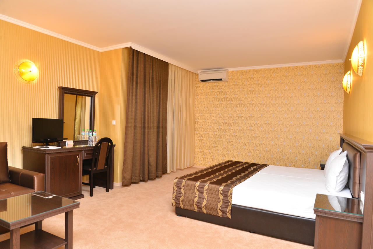 Отели типа «постель и завтрак» Chateau-Hotel Trendafiloff Chirpan-25