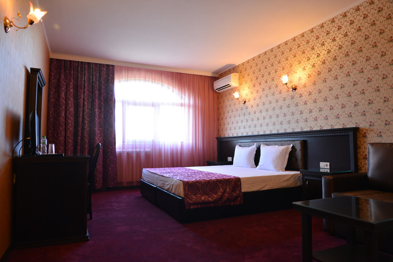 Отели типа «постель и завтрак» Chateau-Hotel Trendafiloff Chirpan-29
