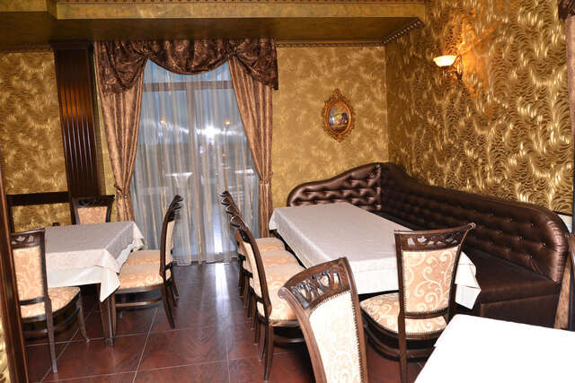 Отели типа «постель и завтрак» Chateau-Hotel Trendafiloff Chirpan-12
